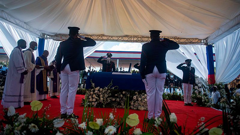 El presidente haitiano Jovenel Moise, enterrado en su ciudad natal 16 días después de su asesinato