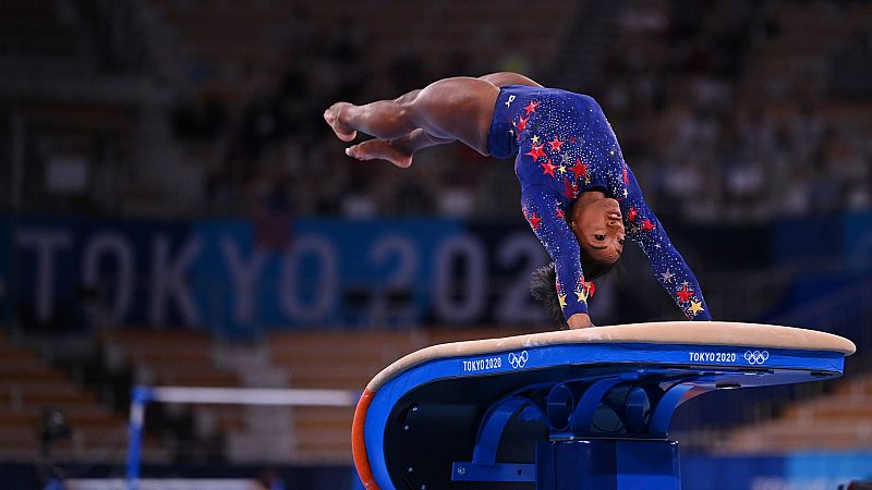 Estreno amargo para Simone Biles y la española Popa se clasifica para la final del concurso completo