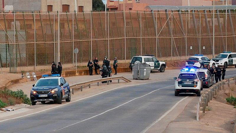 Siete migrantes logran entrar en Melilla en un salto a la valla de medio centenar