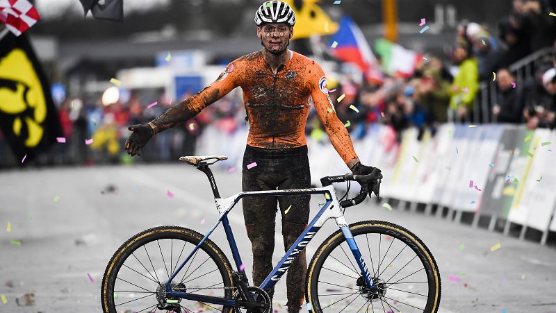 Van der Poel y Piddock parten como favoritos en una prueba marcada por el calor