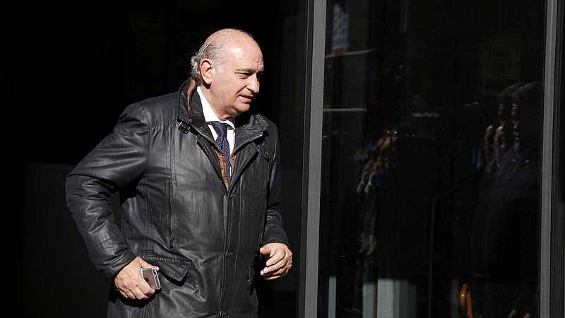 El juez procesa a Fernández Díaz y su cúpula por el espionaje a Bárcenas y archiva la causa contra Cospedal