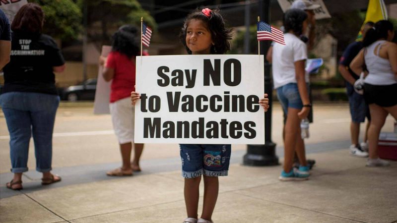 Biden exige vacunarse a los trabajadores del Gobierno ante el auge de casos