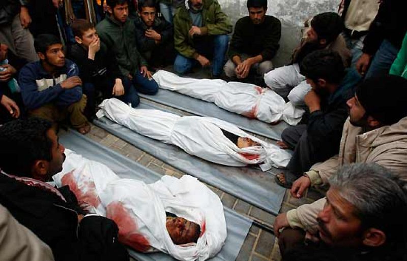 Israel bombardea Gaza por séptimo día y deja salir a los extranjeros de la Franja