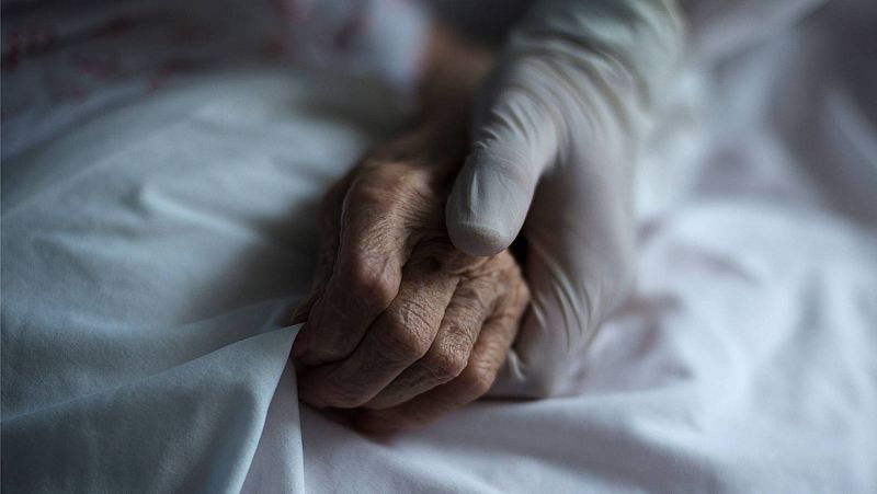El 28 % de los mayores en residencias contrajo la COVID en la primera ola de la pandemia, según un estudio en Cataluña