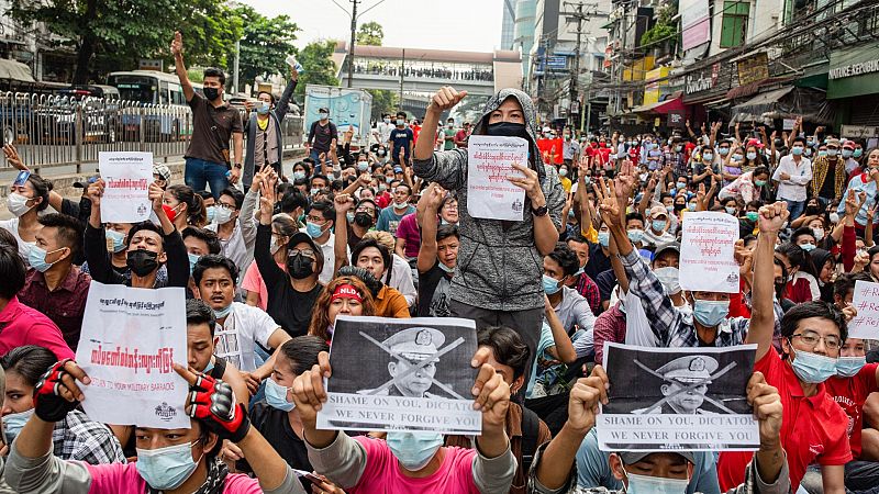 La junta militar birmana se compromete a restablecer la democracia en dos años