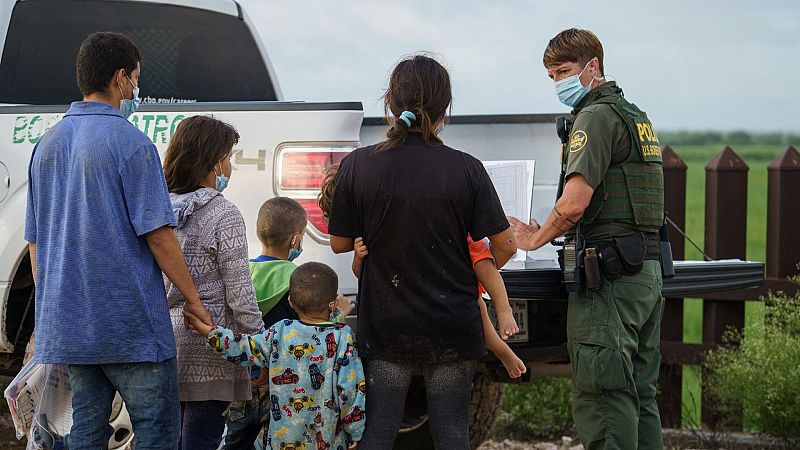 Estados Unidos amplía la expulsión de migrantes indocumentados en la frontera por la emergencia sanitaria