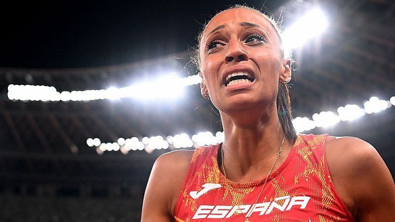 Rosalía felicita a Ana Peleteiro