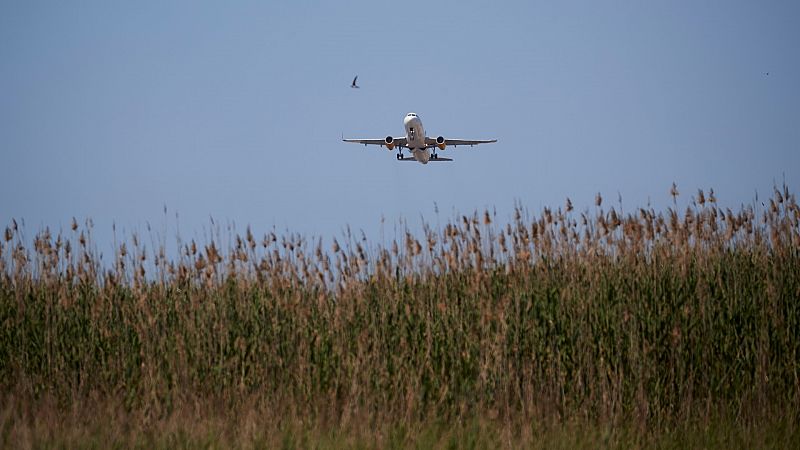 La encrucijada de la ampliación de El Prat: ¿oportunidad de crecimiento o "ataque medioambiental"?