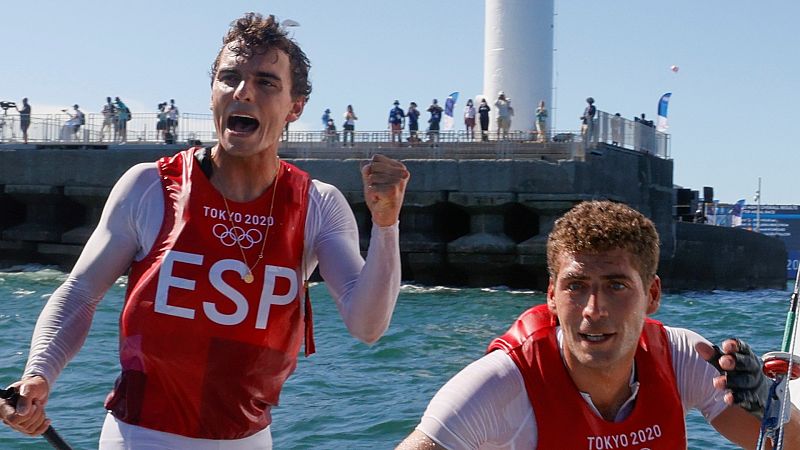 Pedro Sánchez y el Celta de Vigo felicitan a Jordi Xammar y Nicolás Rodríguez por su bronce en vela