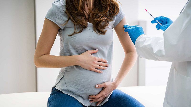 La Comisión de Salud Pública recomienda vacunar a las embarazadas antes del final del segundo trimestre