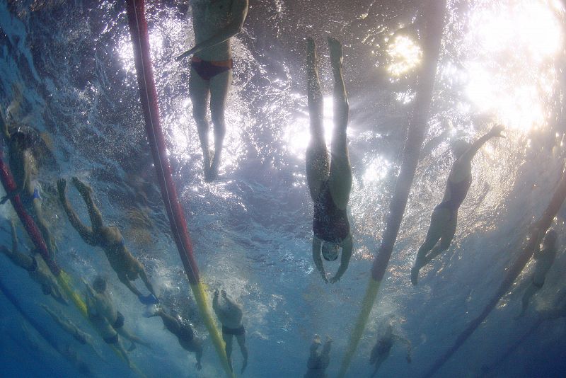 Nadar en piscinas duplica el riesgo de padecer cáncer de vejiga, según el CSIC
