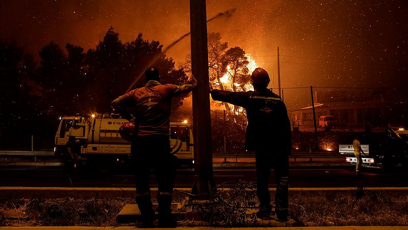 El fuego devora el Mediterráneo: los incendios en Grecia y Turquía muestran que "la crisis climática ya está aquí"
