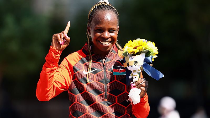 La keniana Jepchirchir gana el oro olímpico en maratón