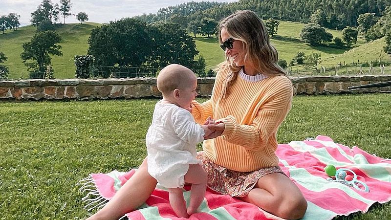 El vídeo de María Pombo que verás en bucle: la risa contagiosa que "rechifla" a Carmen Lomana