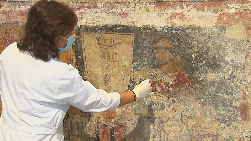 A retirada do cal descubriu pinturas murais do sculo XV nunha igrexa da Ribeira Sacra