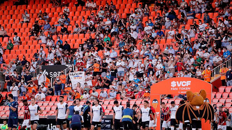 Vuelve el público a los estadios de toda España