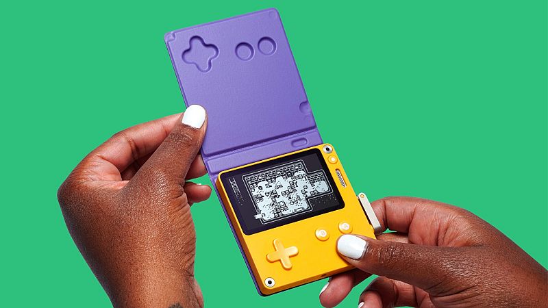 Descubre Playdate: la consola que funciona a través de una manivela