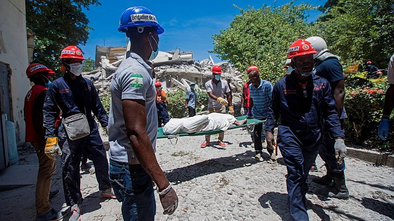 La cifra de muertos por el terremoto de Haití aumenta a 724 mientras continúan las tareas de rescate