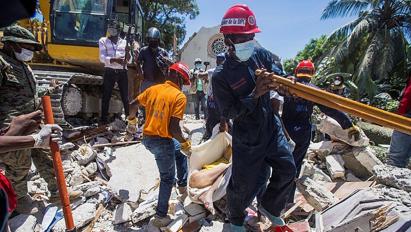 Hait supera el millar de muertos a causa del terremoto