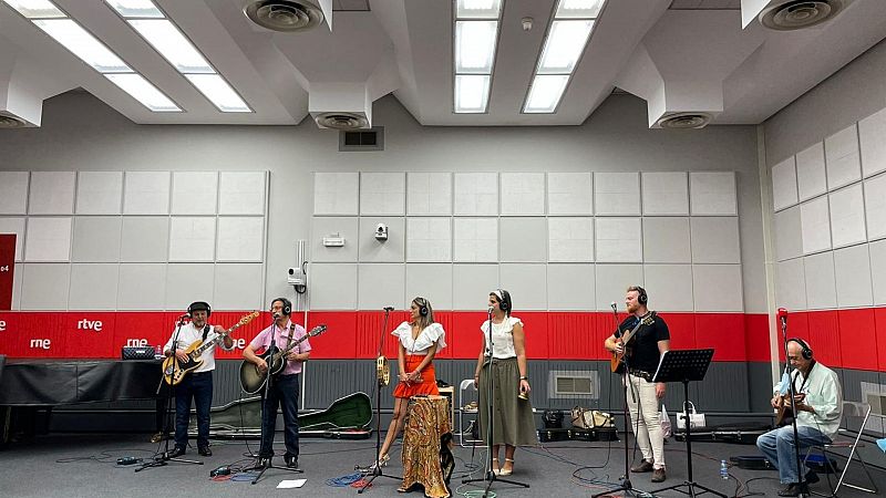 La música de Manantial Folk en directo en 'España vuelta y vuelta'