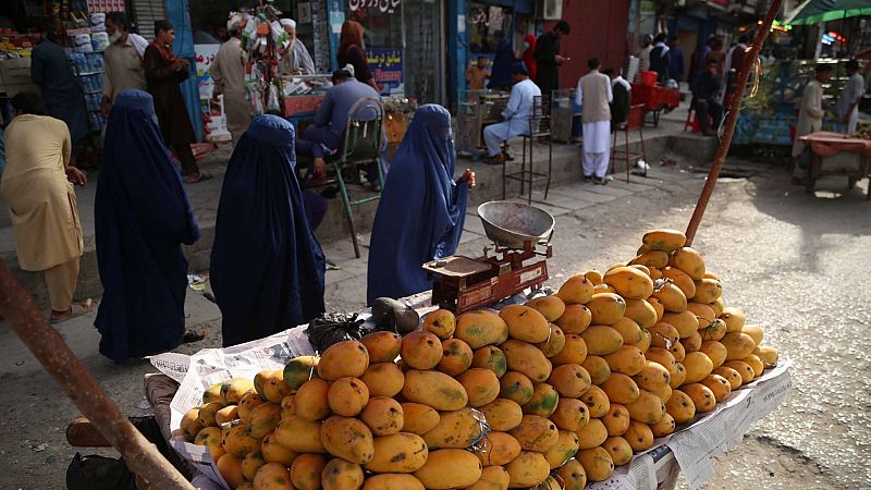 Afganistán, una economía al borde del colapso: precios disparados, moneda devaluada y ayudas bloqueadas