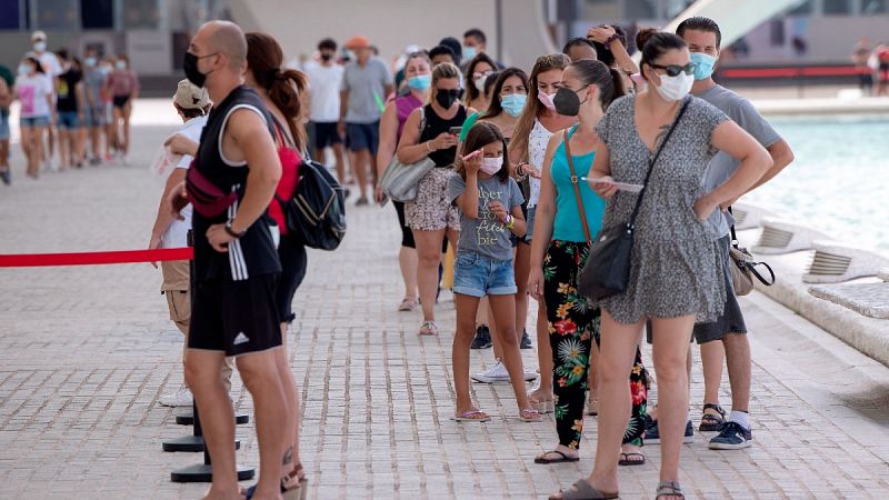 COVID España | 20 de agosto: Sanidad notifica 132 muertes y 12.450 contagios y la incidencia sigue bajando hasta los 345 casos