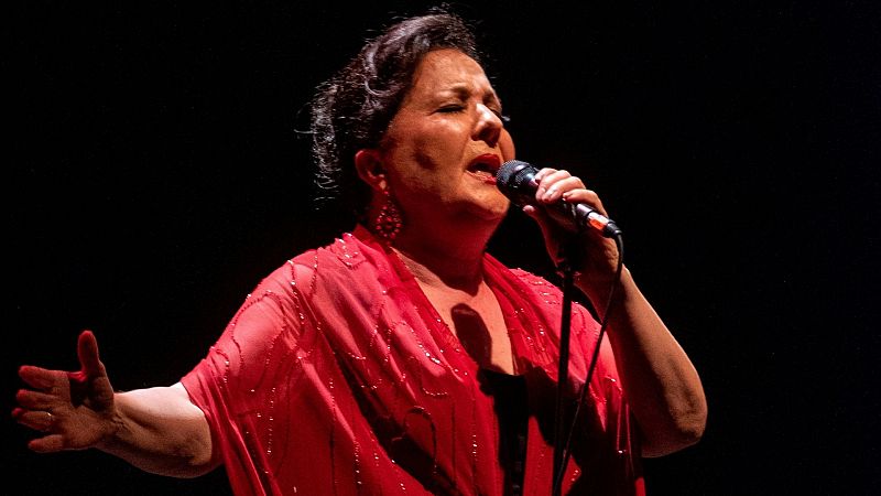 Carmen Linares, cuatro décadas cantando flamenco en familia