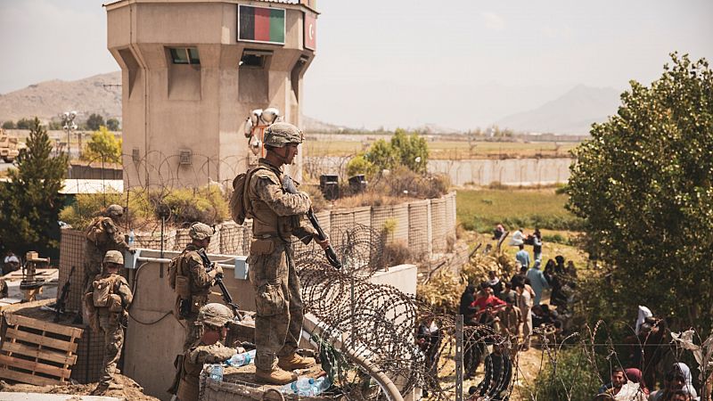 La OTAN mantendrá tropas en el aeropuerto de Kabul mientras dure la evacuación