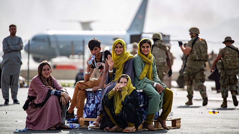 EE.UU. pide a sus ciudadanos que no vayan al aeropuerto de Kabul ante potenciales "amenazas a la seguridad"