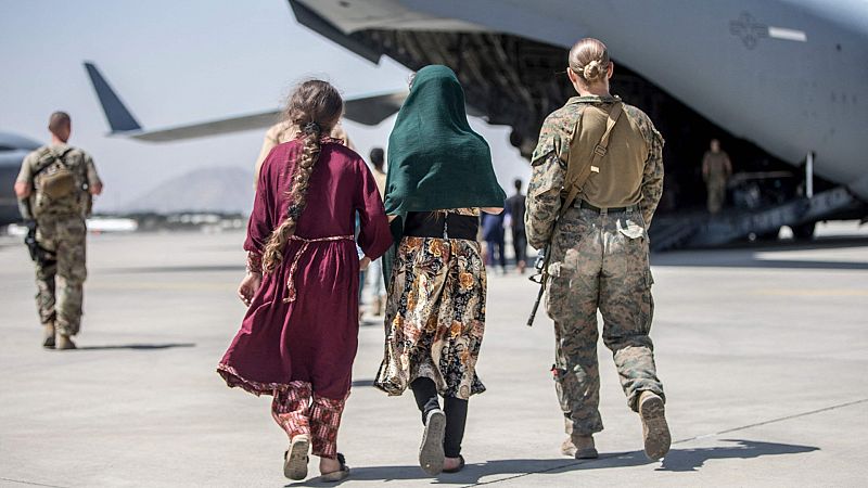 El tiempo se agota para miles de afganos que intentan huir de los talibanes
