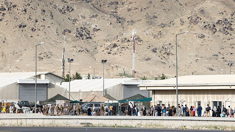 EE.UU., Reino Unido y Australia instan a alejarse del aeropuerto de Kabul por amenaza terrorista