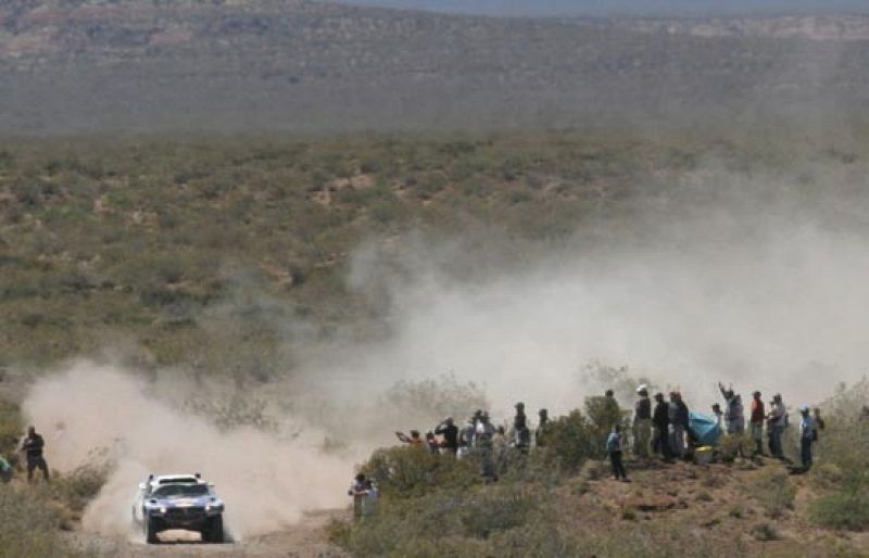 Continúan graves los dos pilotos ingleses accidentados en el Dakar