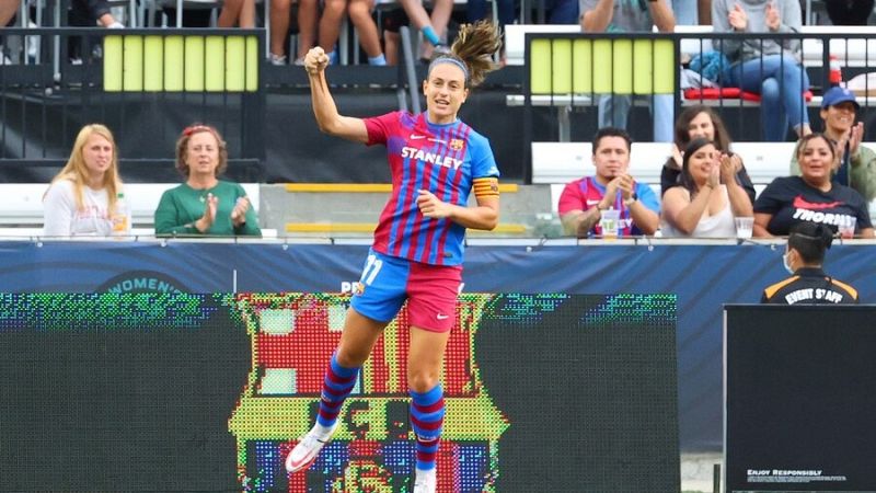 Alexia Putellas, elegida mejor jugadora del año por la UEFA en un podio copado por el Barça
