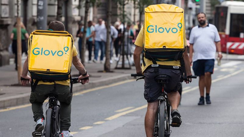 Els treballadors de Glovo comencen la vaga als supermercats per reclamar una contractació directa