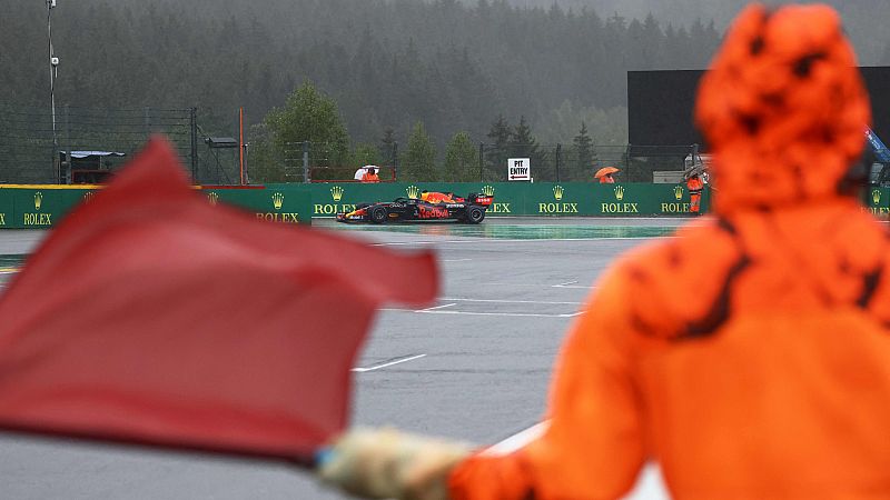 Verstappen vence la carrera más corta de la historia, Hamilton sigue líder