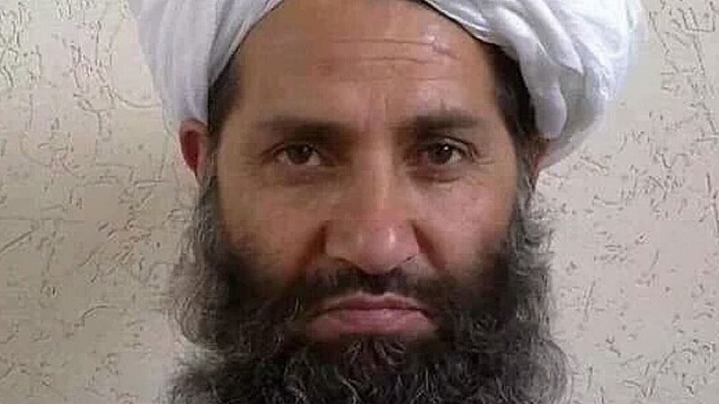 El máximo líder talibán, Hibatullah Akhundzada, aguarda en la clandestinidad desde la provincia de Kandahar