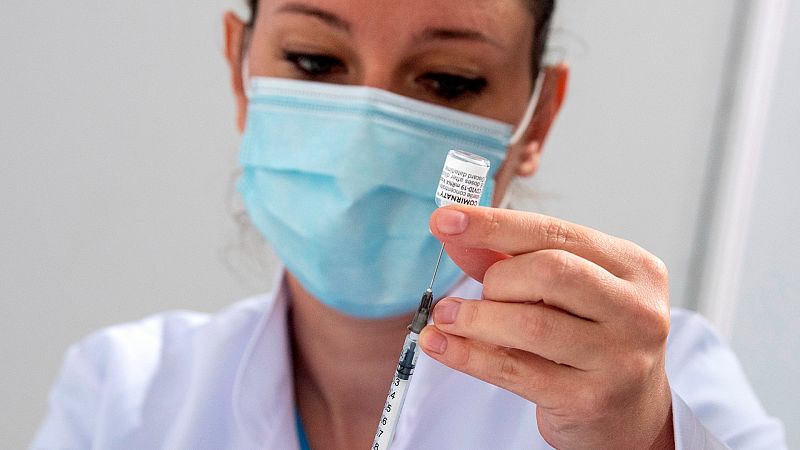 Bruselas anuncia que el 70 % de los adultos de la UE ya están completamente vacunados