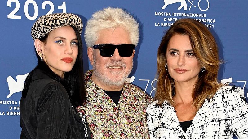 'Madres paralelas', el triunfo de Almodóvar, la sororidad, y la apertura de fosas como cierre de la Guerra Civil