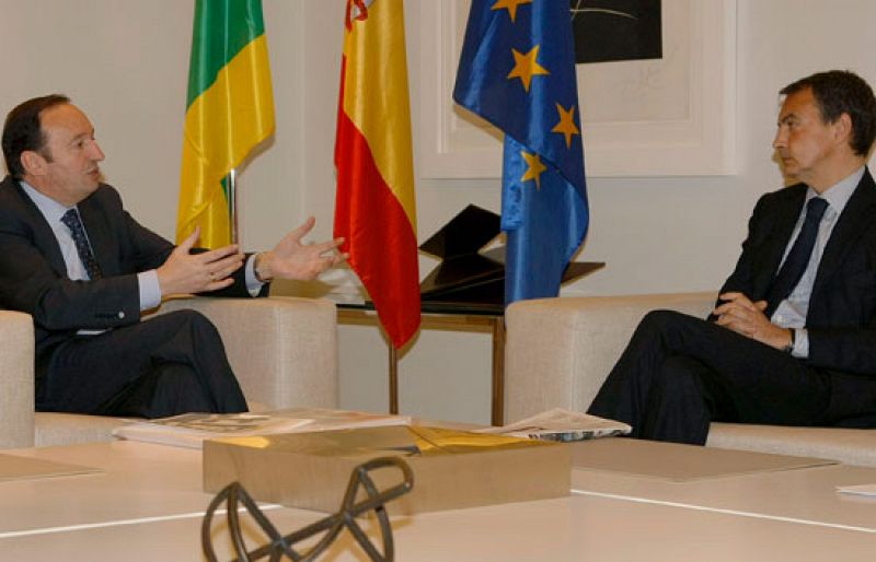 Sanz afirma que Zapatero quiere "tapar la boca" a los presidentes de las Comunidades Autónomas