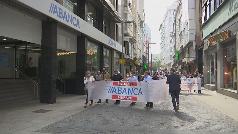 Protestas de vecios e alcaldes que van quedar sen oficinas bancarias nos seus concellos