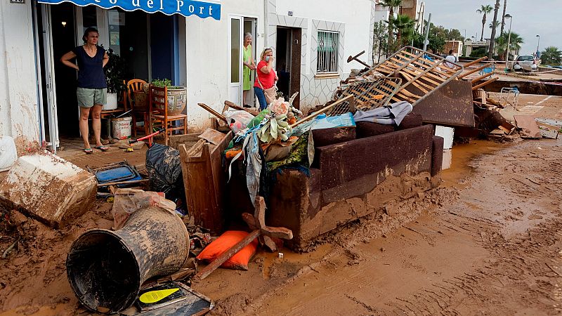 Las tormentas mantienen en alerta a siete provincias mientras los vecinos limpian los destrozos y vuelven a sus casas