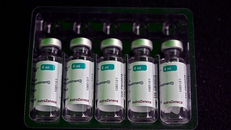 La UE y AstraZeneca renuncian a su batalla legal tras acordar la entrega de 200 millones de dosis adicionales