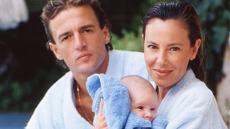 Ana Obregón recupera las fotos del verano más feliz de su vida, con Aless recién nacido