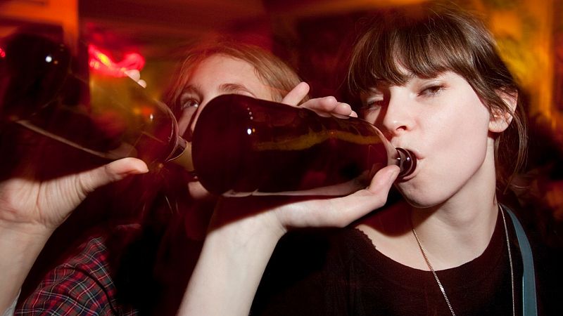 Un estudio asocia el consumo de alcohol en la adolescencia con el cáncer de mama