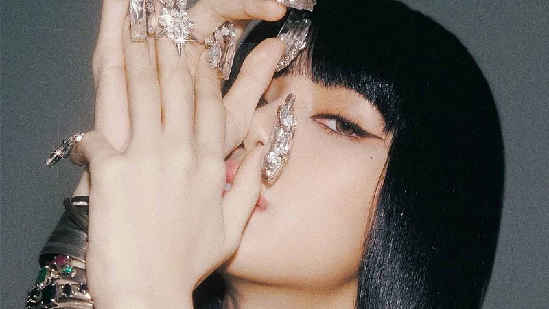 Lisa (BLACKPINK) desvela por fin el tracklist de "LALISA"