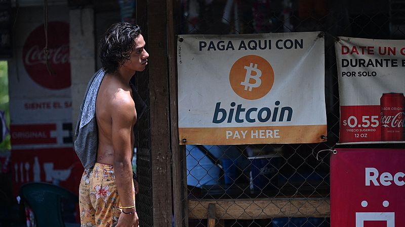 El Salvador se convierte en el primer país del mundo en adoptar el bitcoin como moneda legal