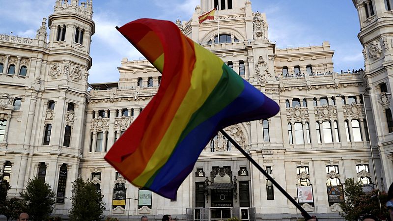 Sánchez insta al Congreso a acelerar la 'ley Zerolo': "No habrá otra vez armarios"