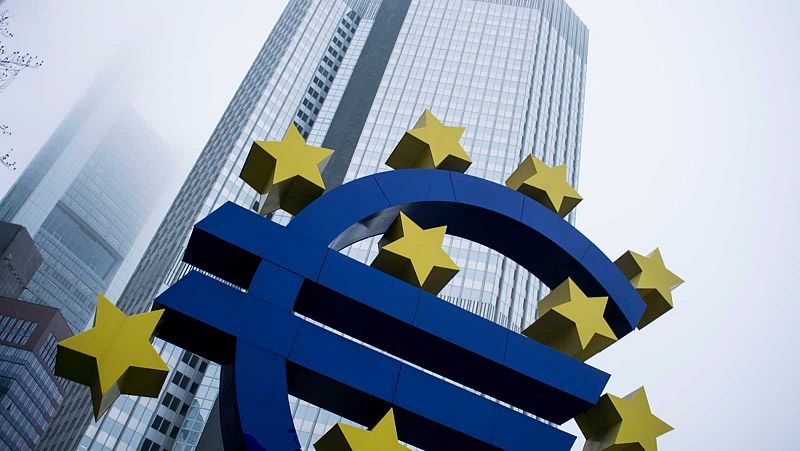 El BCE reducirá el volumen de sus compras de deuda ante la previsión de una mejora de la economía