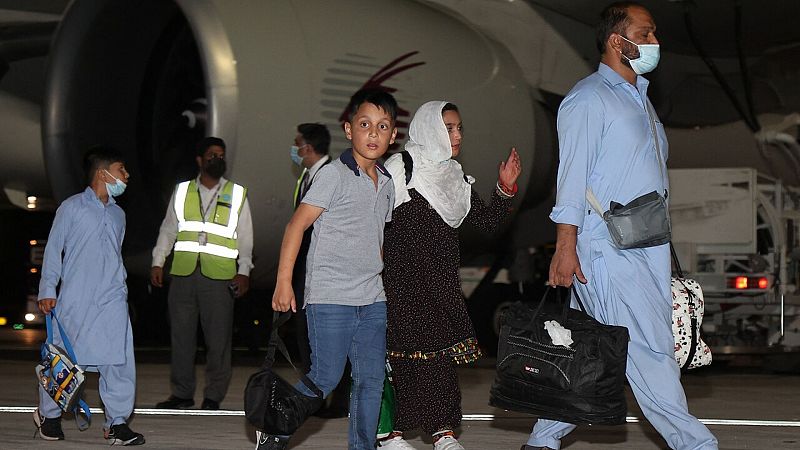 Llegan a Catar los primeros afganos tras la reapertura del aeropuerto de Kabul