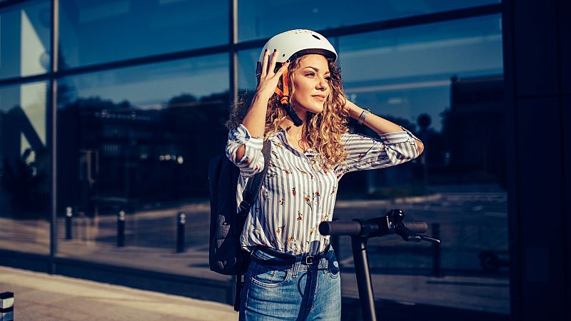 La nueva ley de Tráfico obligará a llevar casco a los usuarios de patinetes